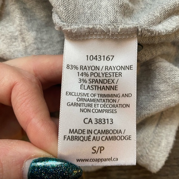 Neutral turtle neck - great for layering! thinner material, loose fit - Picture 4 of 5